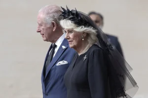 Posjet Vatikanu kralja Chalesa III. i kraljice Camille bio je prepun povijesno i modno značajnih trenutaka