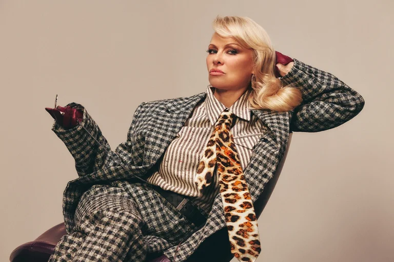 Pamela Anderson oči u oči s Marthom Stewart za Elle | ELLE