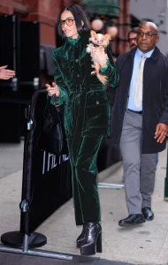 Demi Moore u baršunasto zelenom odijelu o kojem ćemo sanjati