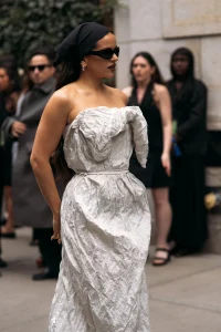 Rosalia u novom spotu nosi jako dobre vintage komade | ELLE