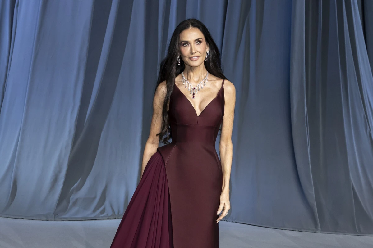 Demi Moore proslavila je 63. rođendan, a ovo su neke od njenih najboljih kombinacija s crvenog tepiha