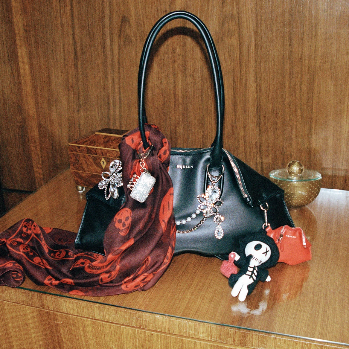 Hoće li ova Alexander McQueen torbica postati hit sezone?