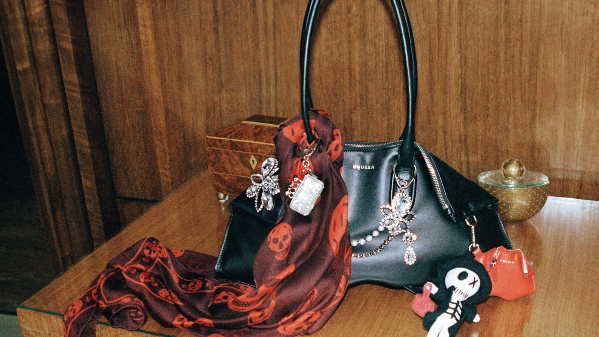 Hoće li ova Alexander McQueen torbica postati hit sezone?