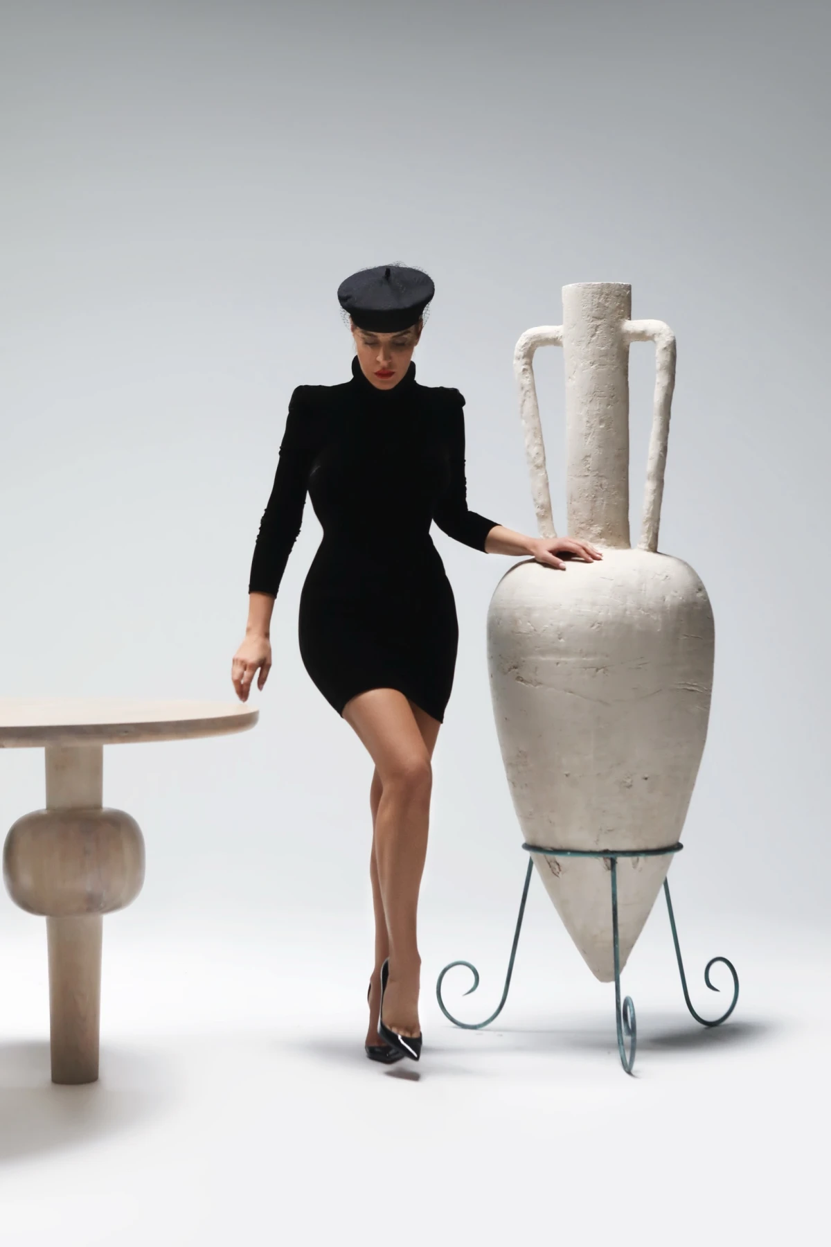 IReneee: Art stolovi, atmosfera i skulpture koje prostor pretvaraju u umjetnost