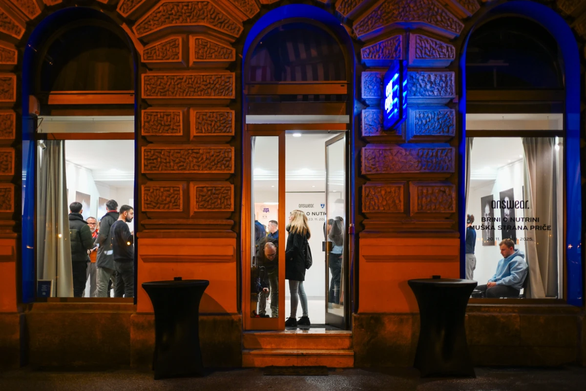 Izložba fotografija koja razbija predrasude: Otvorena je „Muška strana priče”