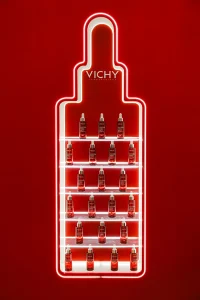 Predstavljen Vichy DERCOS Aminexil Clinical R. E. G. E. N. Booster