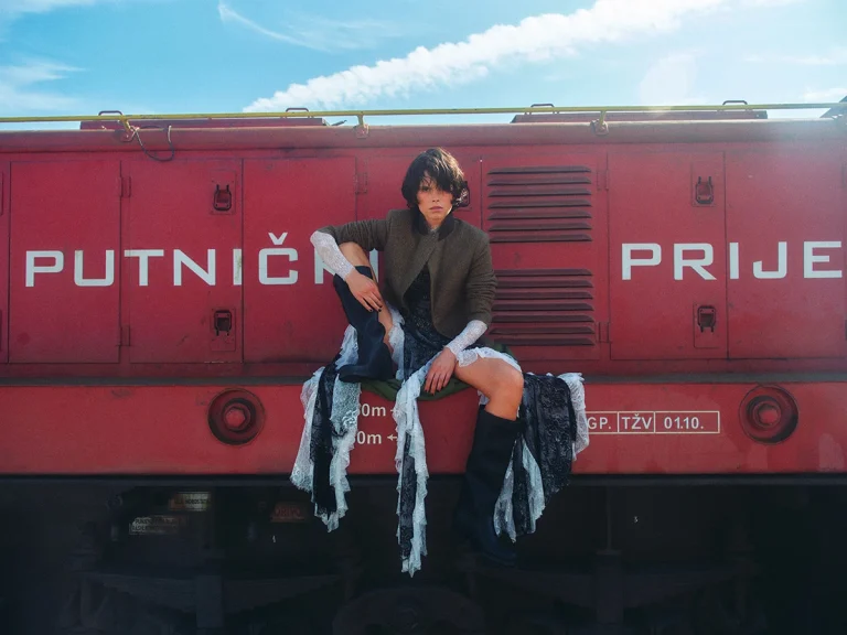 Elle editorijal: Off track, on trend | ELLE