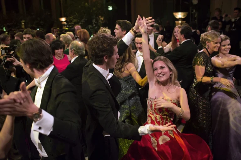 Hoće li ovo biti najromantičniji mladi par na Le Bal des Debutantes?