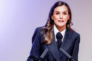 Kraljica Letizia na zanimljiv način je uklopila šljokice u svoj elegantni izgled