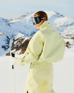 Jacquemus x Nike kolekcija koja je stvorena za après-ski je stigla u prodaju