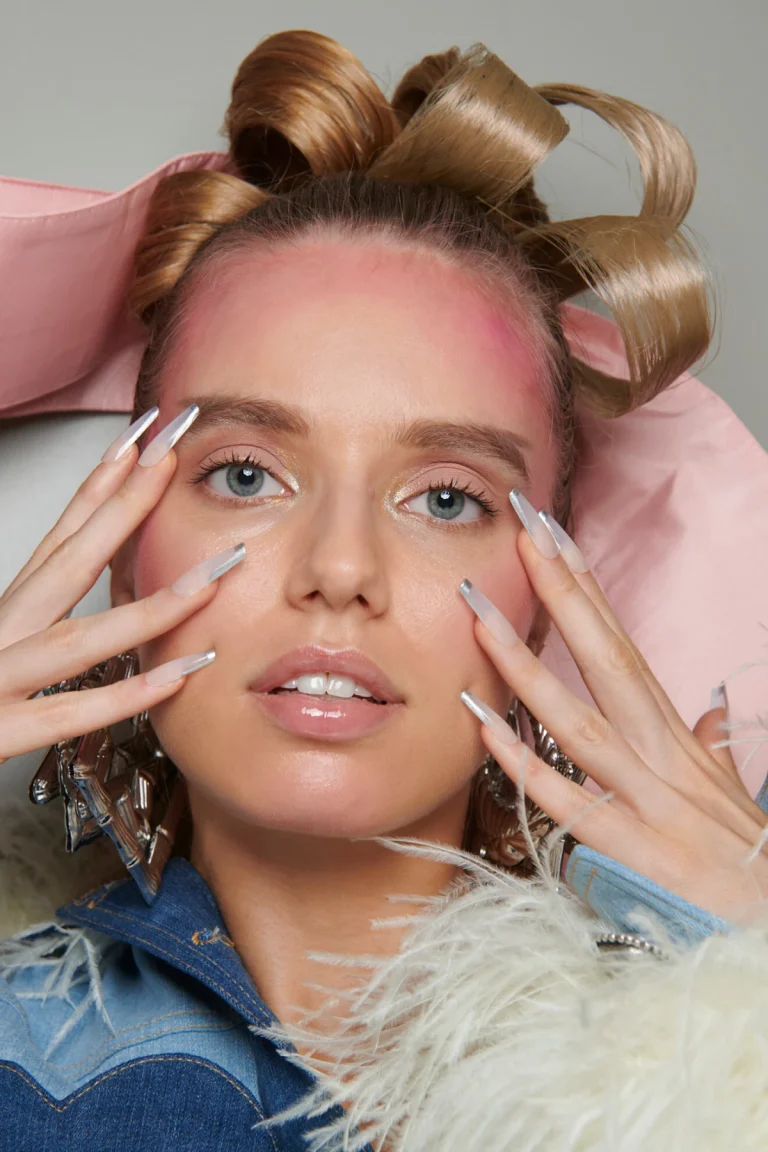 Manikure s chrome detaljima su savršene za zimu! | ELLE