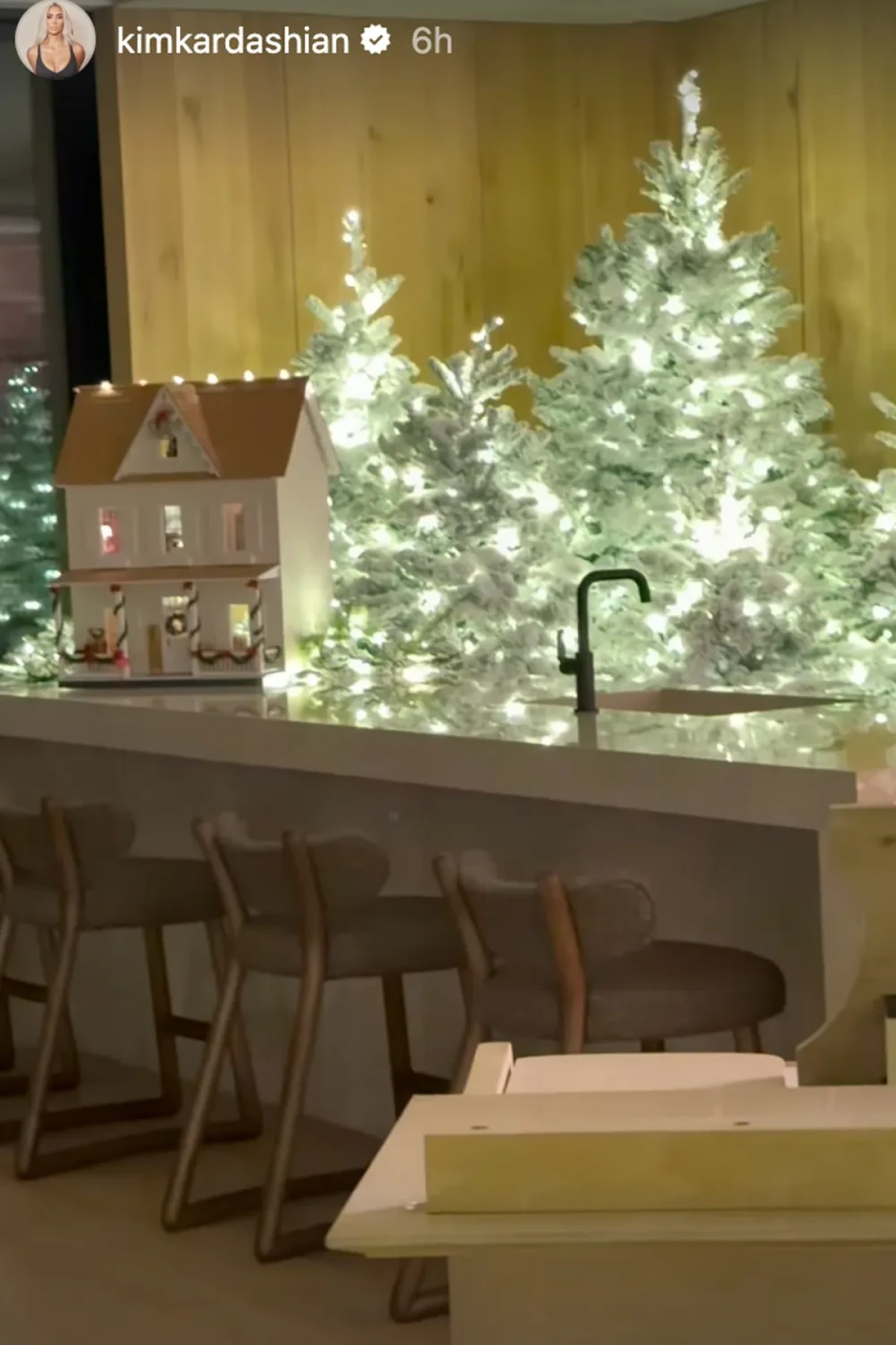 Evo kako je Kim Kardashian ukrasila dom za blagdane
