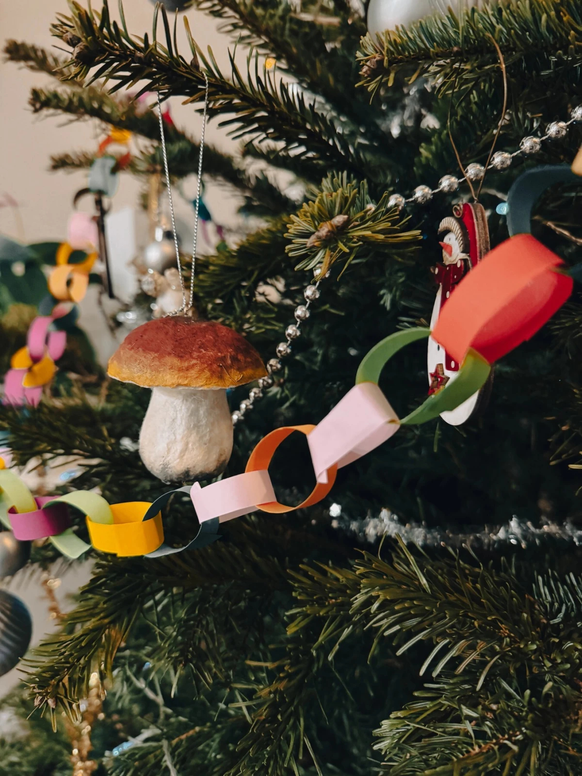  Ovaj papirnati ukras za bor je preplavio TikTok, a može ga svatko izraditi kod kuće