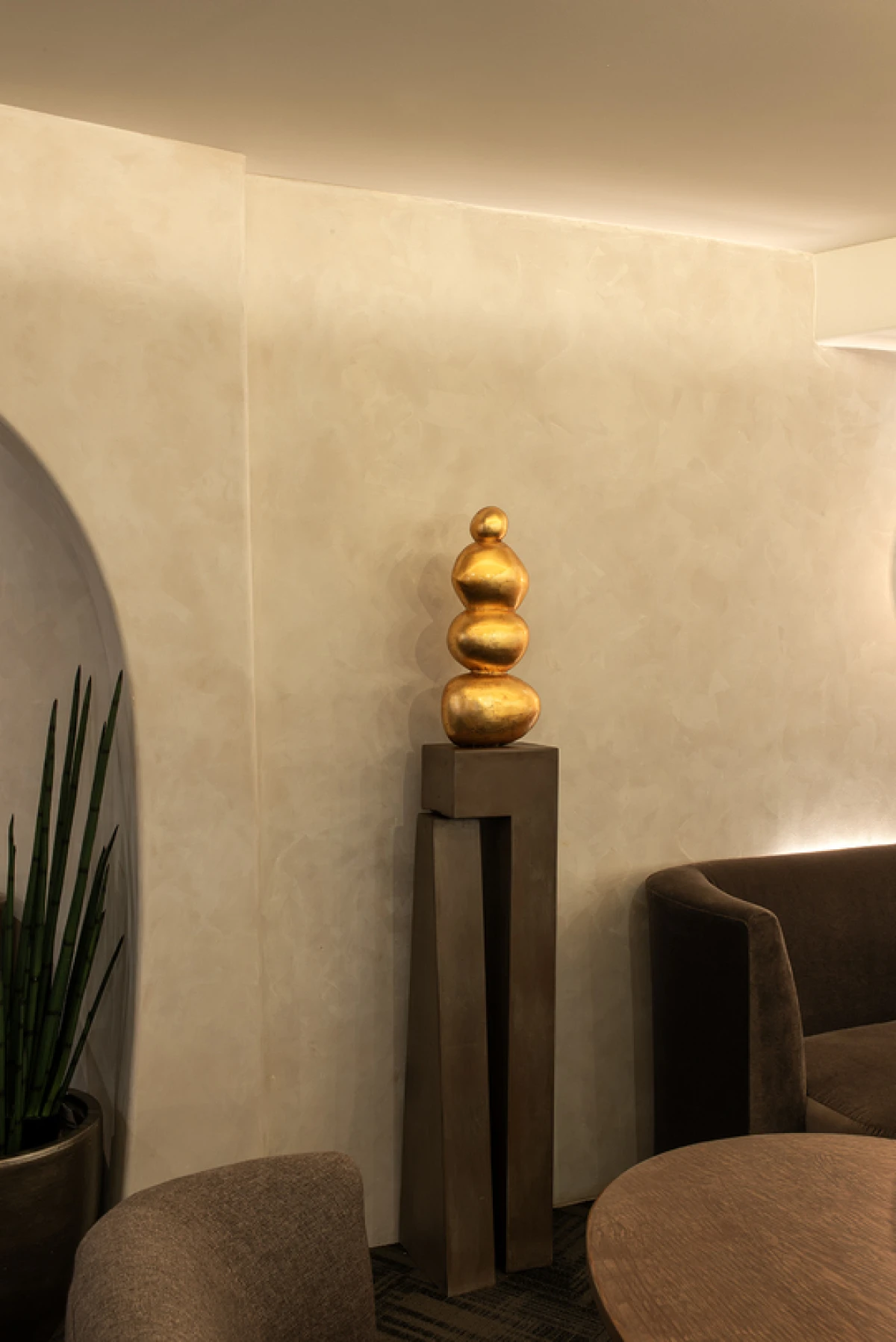 Od ovogodišnje Pantoneove boje Mocha Mousse se opraštamo ovim divnim interijerom poznatog restorana