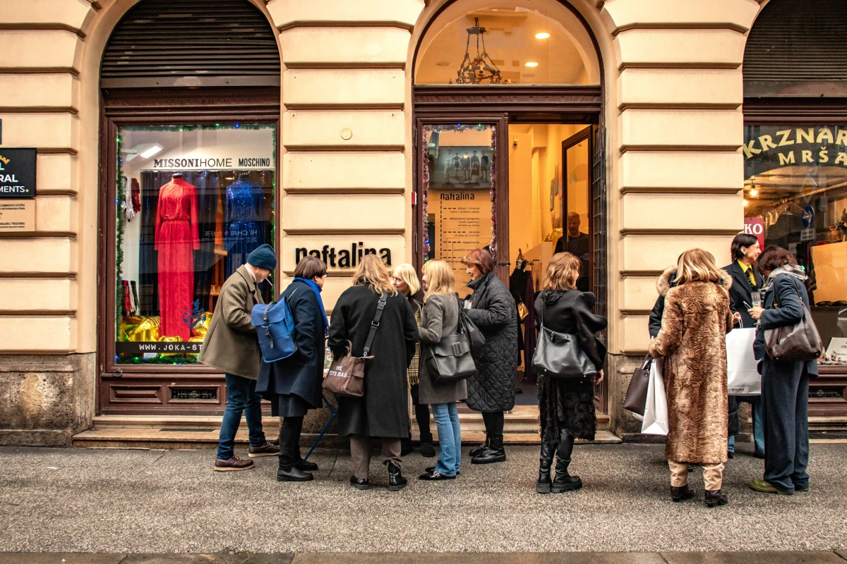 Joka Studio predstavio prve večernje haljine i torbu “Krug”