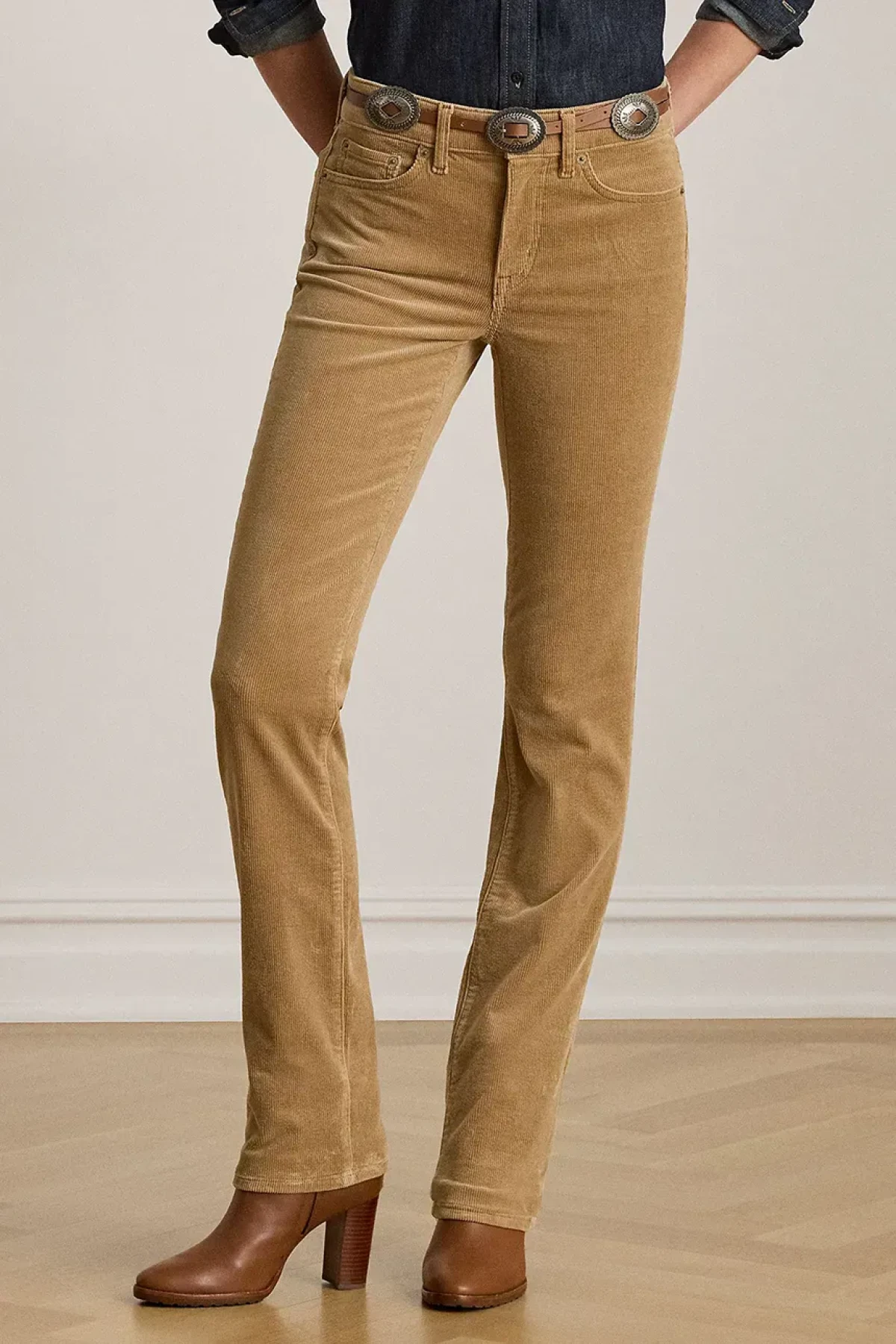 Hlače od samta sve su veći trend i raste im popularnost