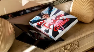 Prije nove sezone, Emily u Parizu sada ima i knjigu svih outfita iz serije dosad