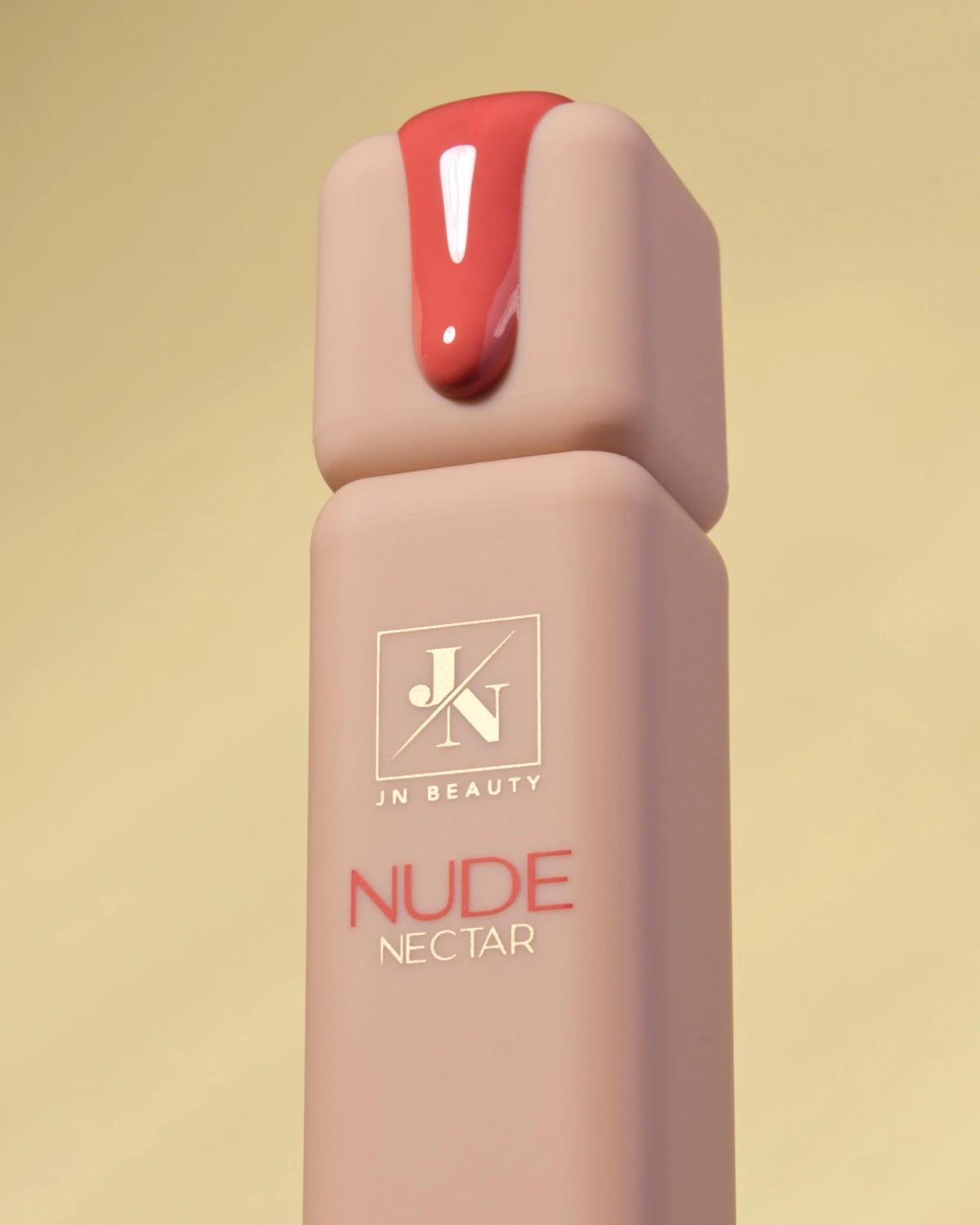 Uz kupnju novog Ellea dobivate vrijedan beauty poklon za top party lookove