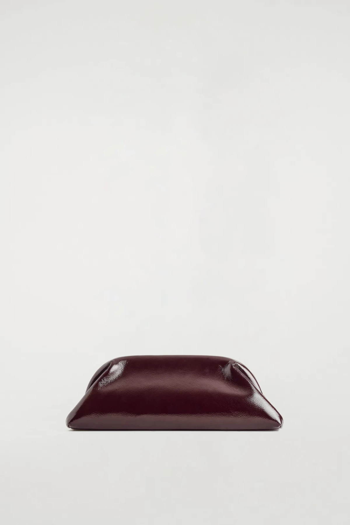 Svi znamo onu jednu ženu koja voli minimalizam, a evo s kojim modnim poklonima nema pogreške