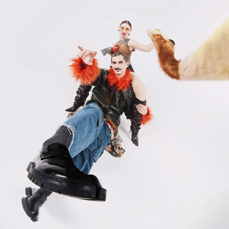 Stigla je nova studijska verzija pjesme cure i dečka “Na nogama”