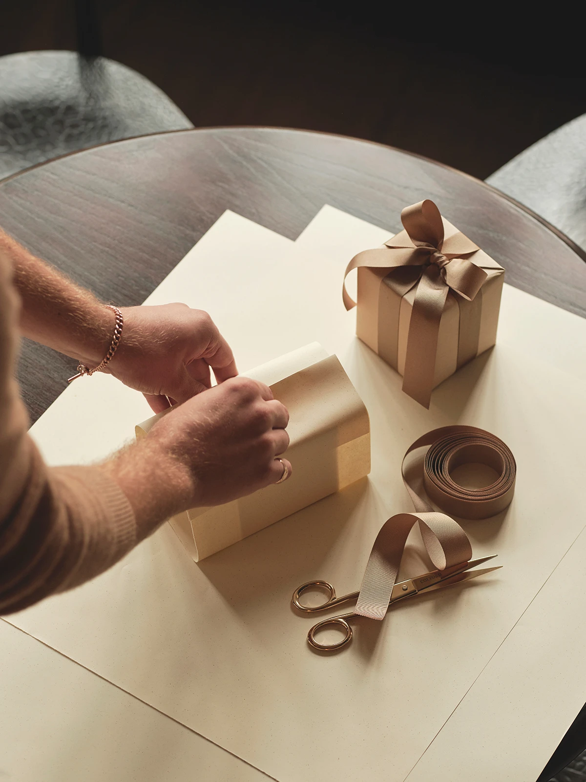 Zavirili smo u stan poznatog britanskog kreativca čije su nas božićne dekoracije oduševile