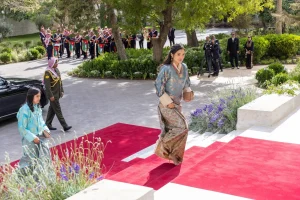 „Kate Middleton Himalaje” u rijetkom obiteljskom izlasku