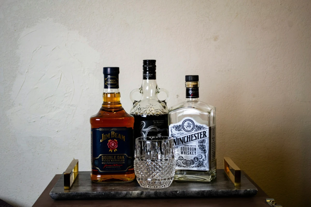 Hosting trikovi za Novu godinu: Kako organizirati slavlje koje će se pamtiti?