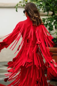 8 komada u crvenoj boji koje kupujemo na sniženju, a nosimo na Novu godinu