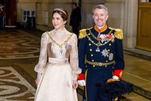 Kraljica Mary zablistala u novoj dijamantnoj tijari na novogodišnjem balu u Kopenhagenu