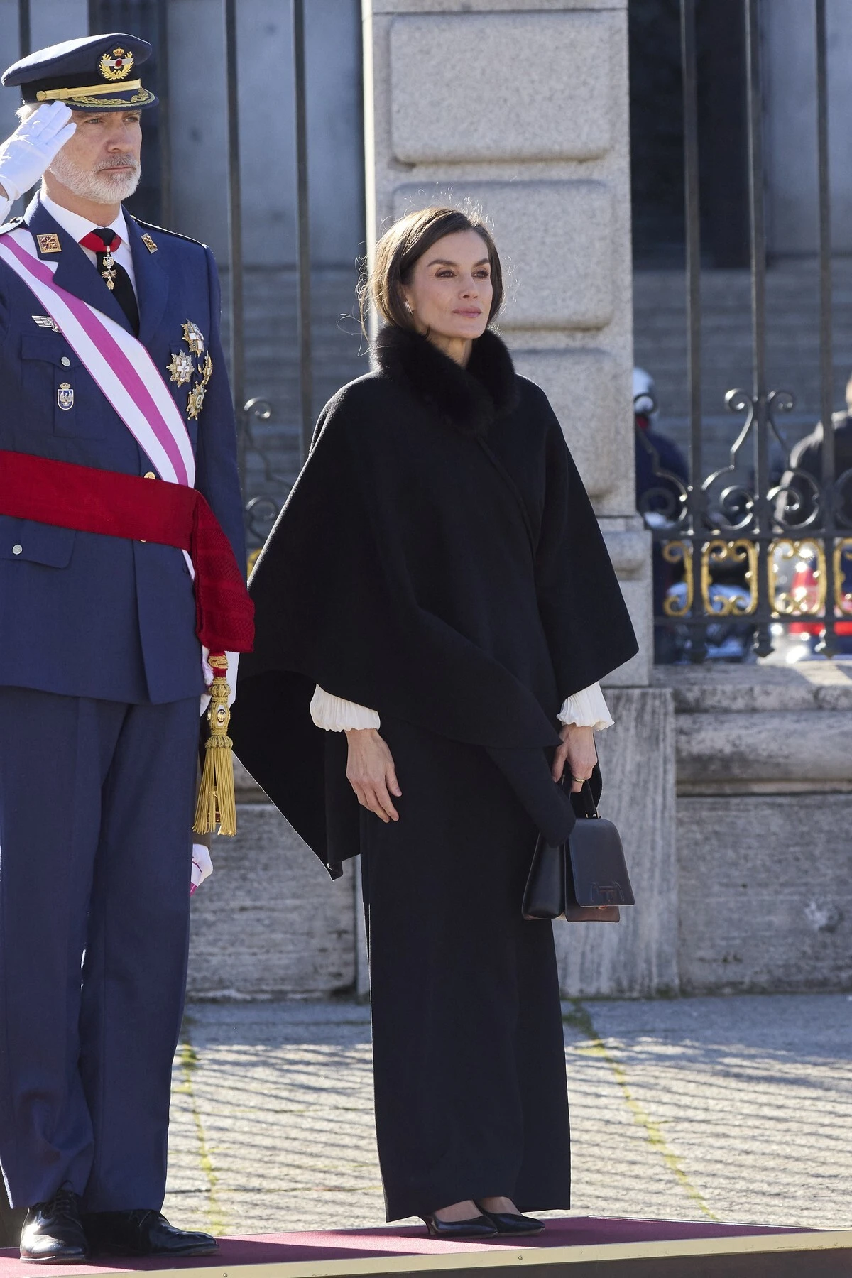 Kraljica Letizia u jednom od najelegantnijih outfita do sada nas je podsjetila zašto volimo pelerine