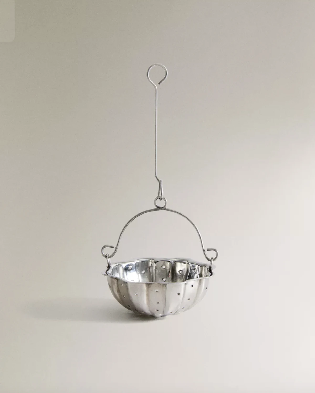 Zašto svi pričaju o metalnom posuđu iz Zara Homea? Ovo su najbolji komadi koji izgledaju skuplje nego što jesu