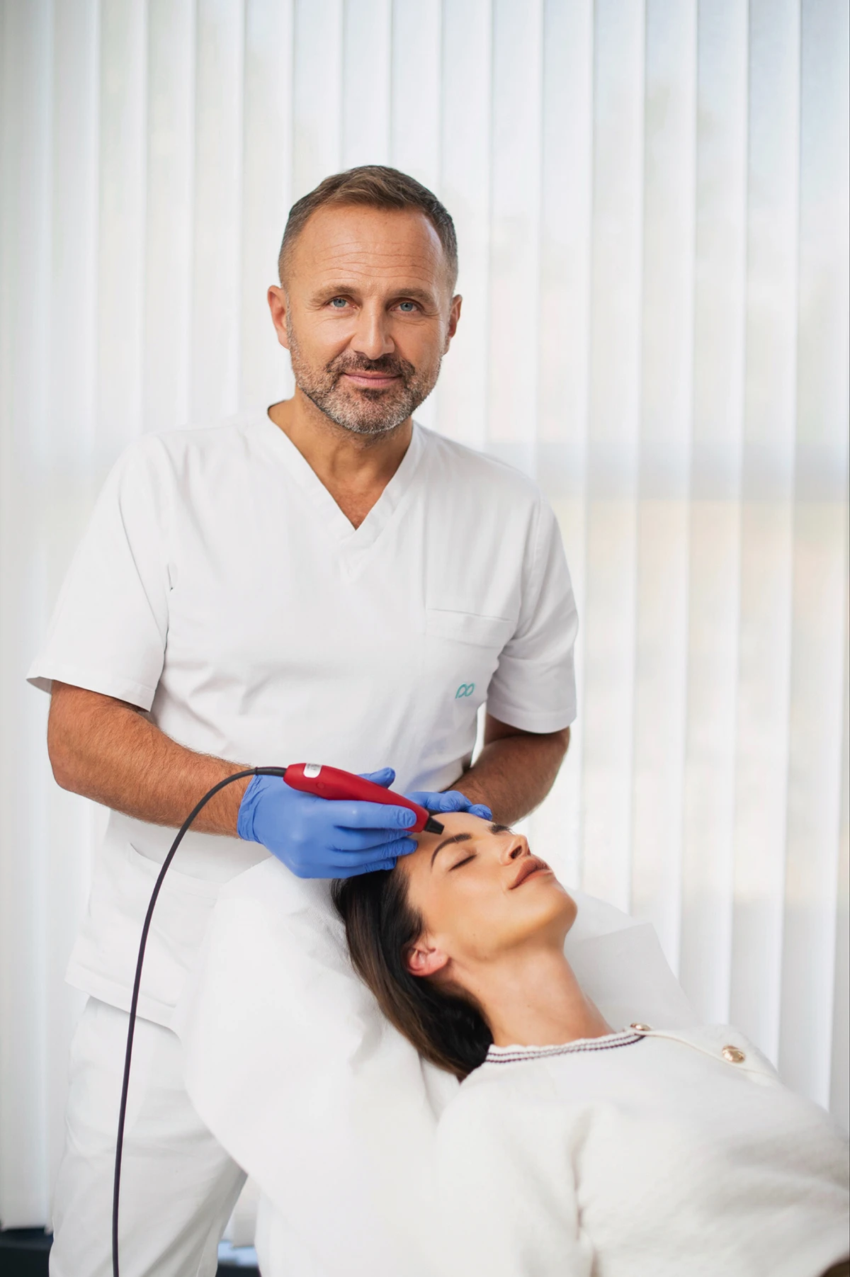 Nekirurški ili kirurški lifting lica? Dr. Nikola Milojević donosi odgovore