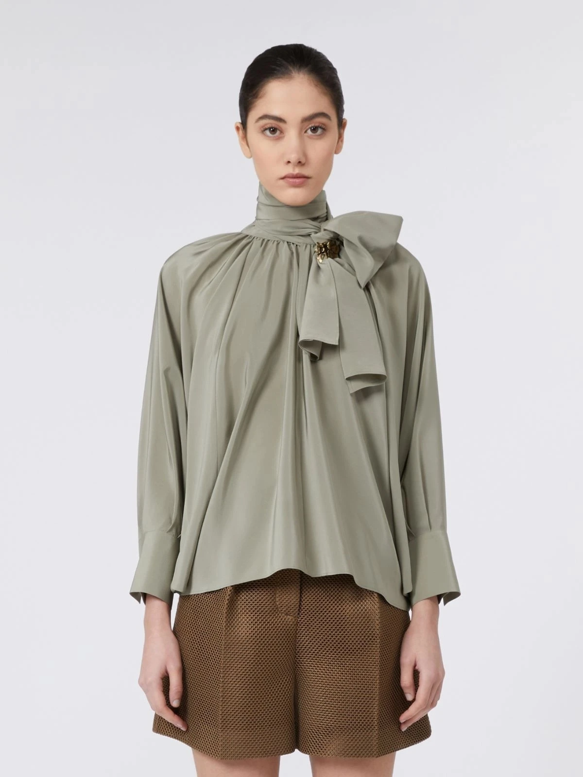 Istražili smo ponudu u novim kolekcijama i primjetili jedan model bluze kao potencijalni trend