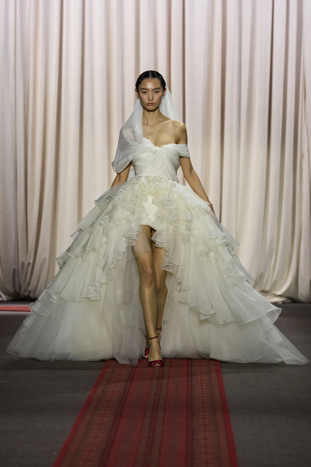 Što se događa s brendom Giambattista Valli i zašto kruže glasine o zatvaranju?