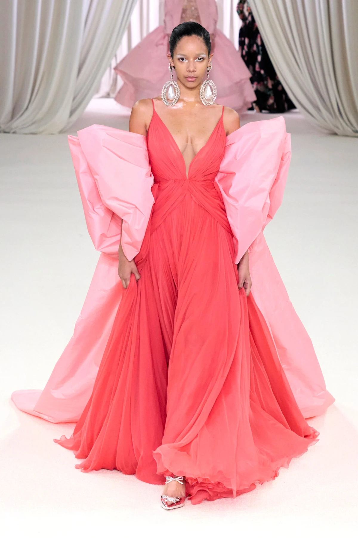 Što se događa s brendom Giambattista Valli i zašto kruže glasine o zatvaranju?