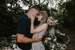 Majka Travisa Kelcea komentirala njegovo nadolazeće vjenčanje s Taylor Swift
