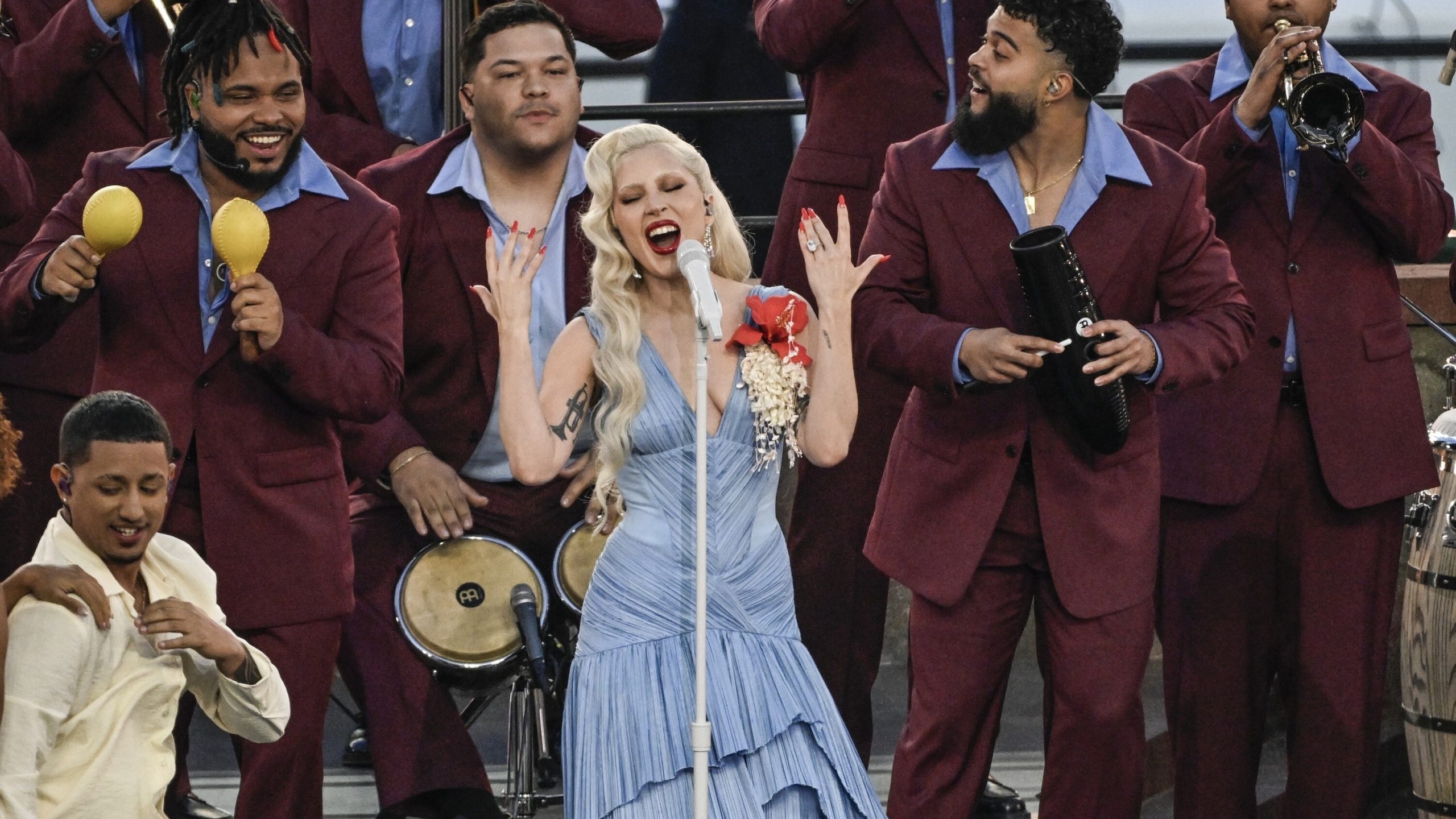 Lady Gaga oduševila je prisutne svojim Super Bowl nastupom, a nas svojom modnom kombinacijom