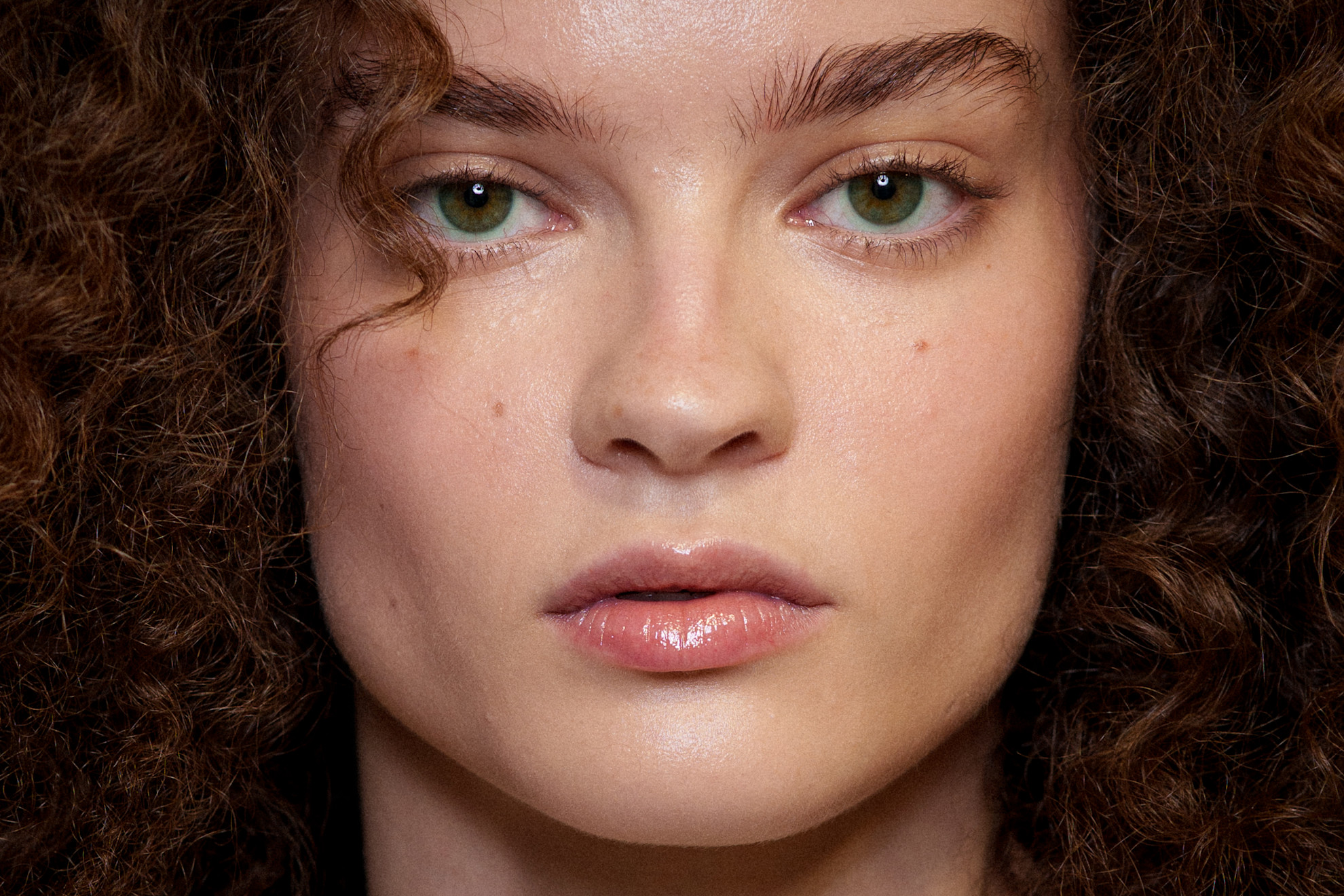 Pronašli smo najbolje okoloočne serume za blistav i odmoran pogled