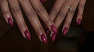 Aura nails: Trend manikure koji spaja energiju, boju i osobni stil