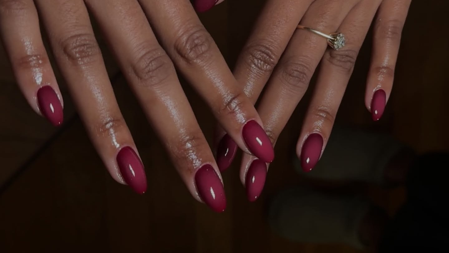Aura nails: Trend manikure koji spaja energiju, boju i osobni stil